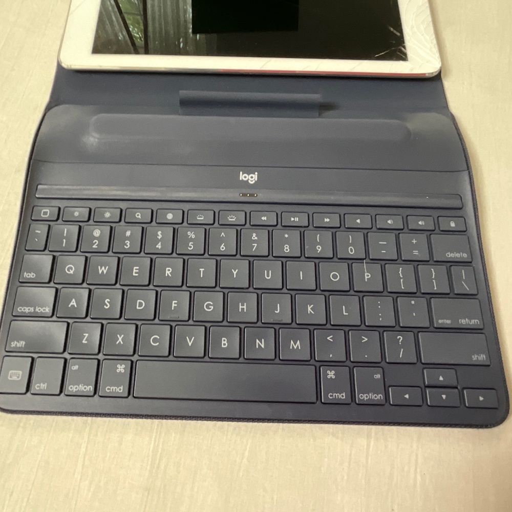 LOGI CREATE Keyboard Hard Case Blue - Picture 6 of 14